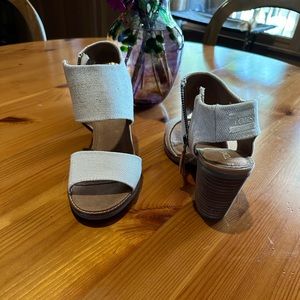 NWOB - Toms Majorca Cutout Sandal Natural White